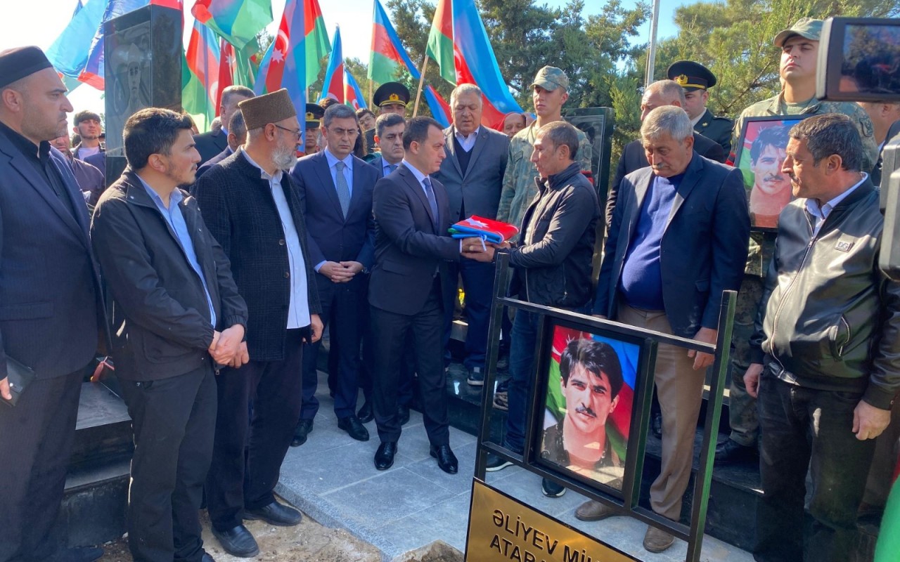 Xocalı soyqırımında itkin düşən şəhidimiz Xəzər rayonunda torpağa tapşırılıb - FOTOLAR